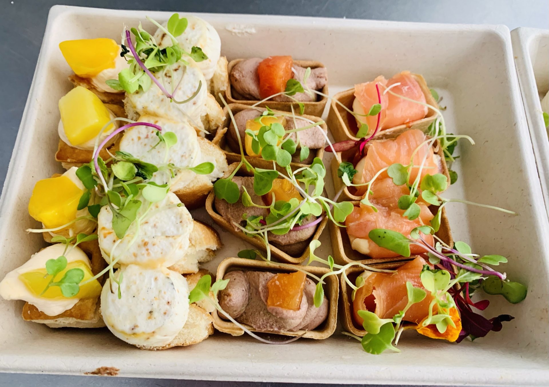 Canapés en un plato